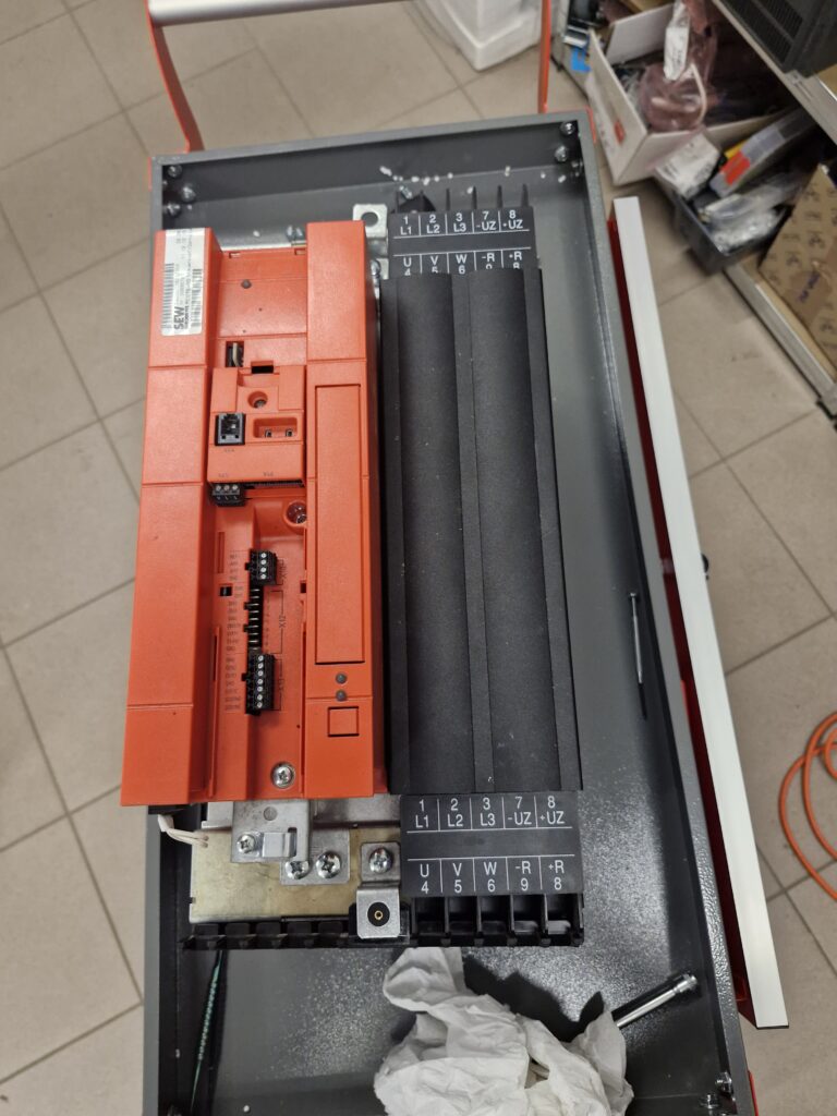naprawa falownika sew MC07B0300
